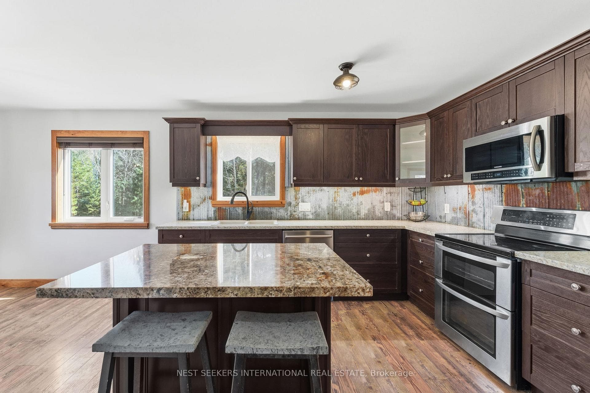 3184 Ravenscliffe Road photo 5