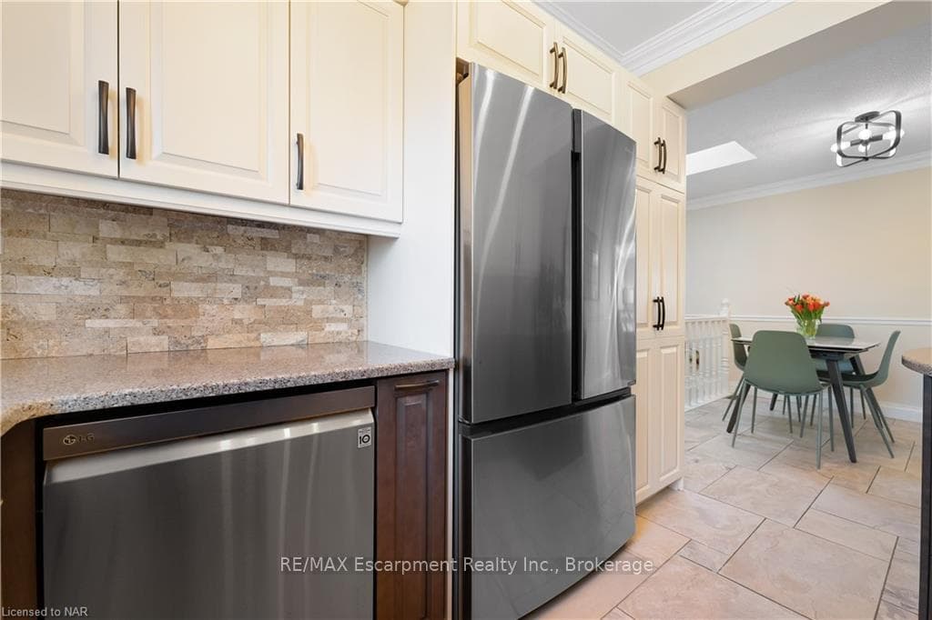 1266 HOMEWOOD Drive photo 14