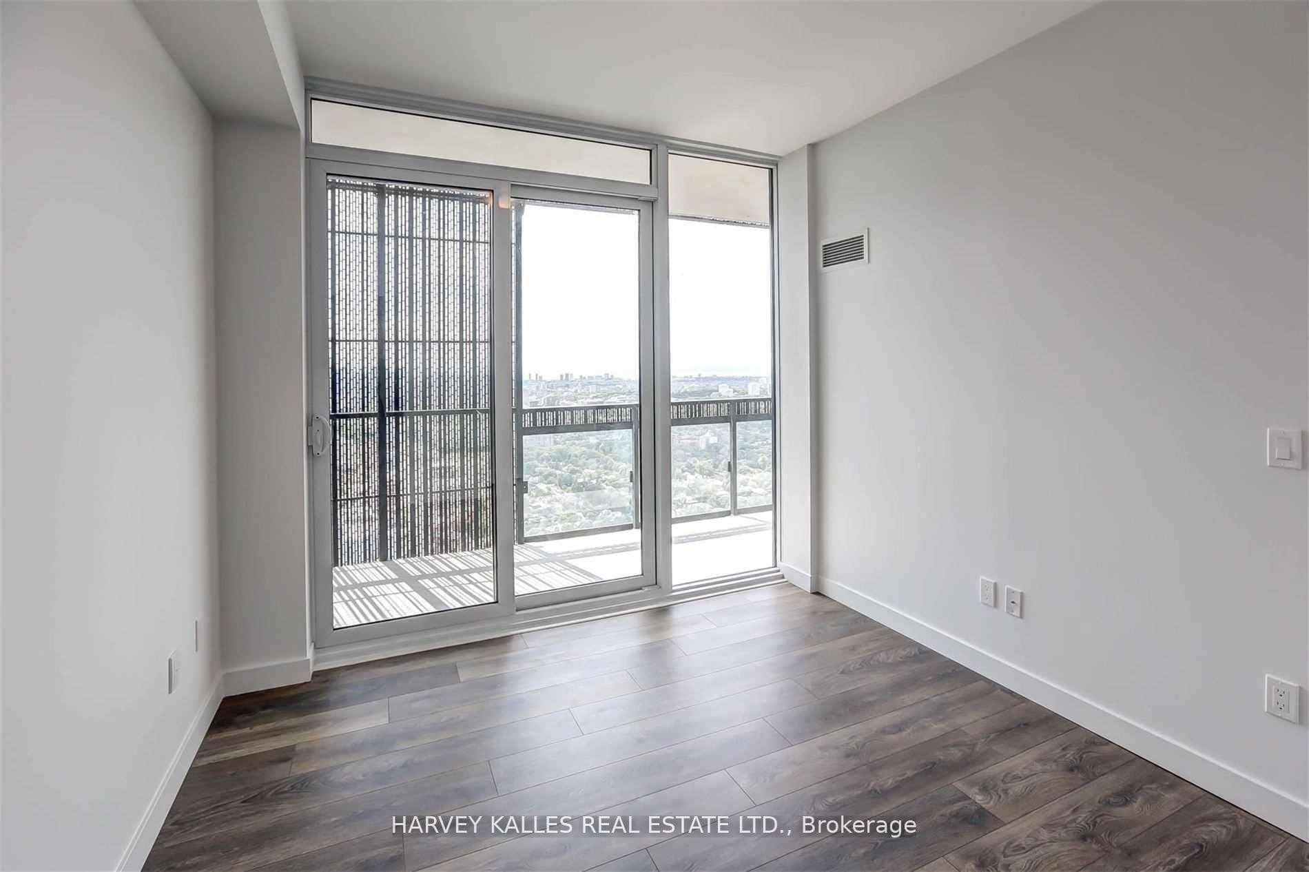 8 Eglinton Avenue Unit 5202 photo 11