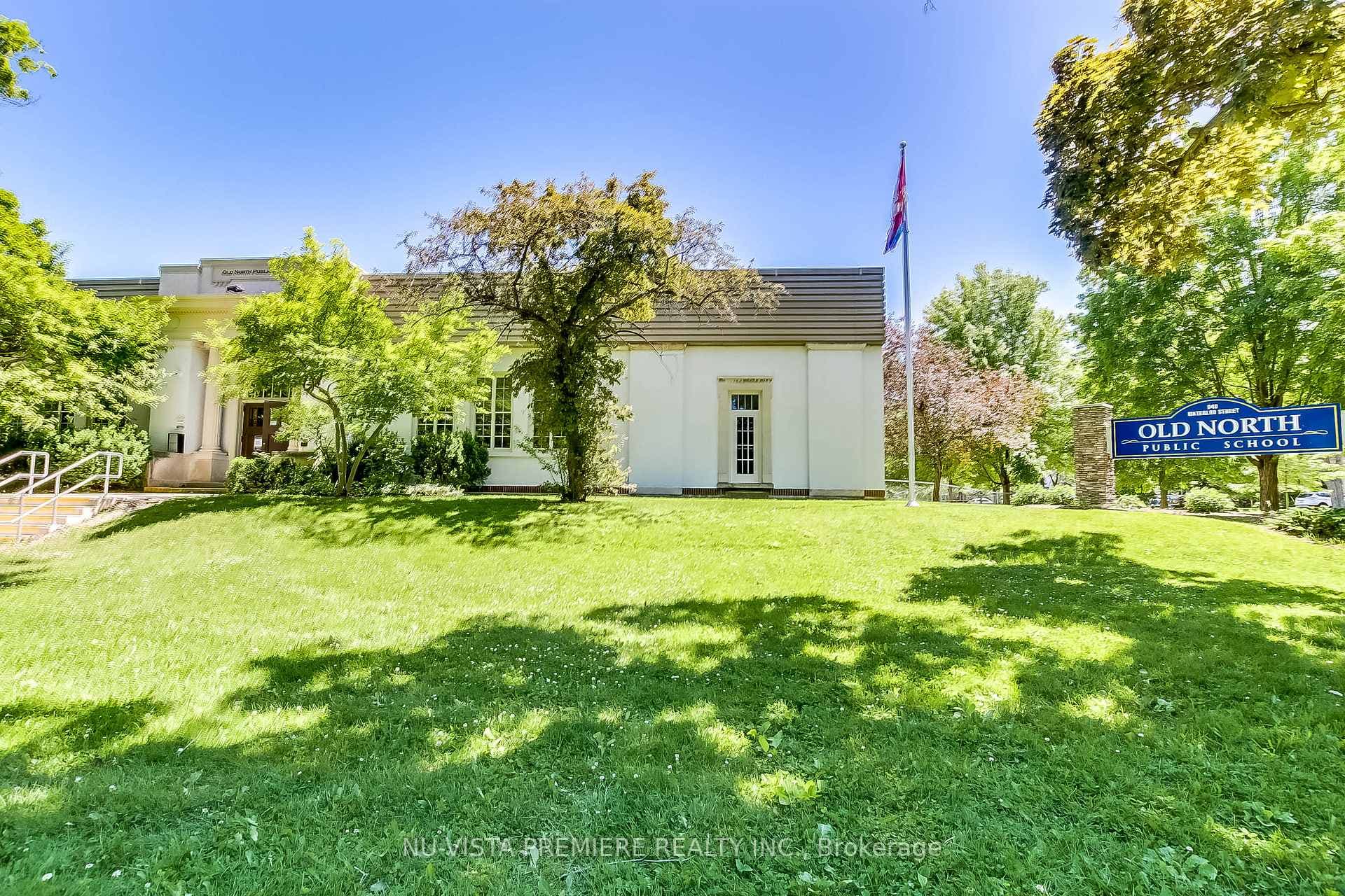 398 VICTORIA Street photo 14