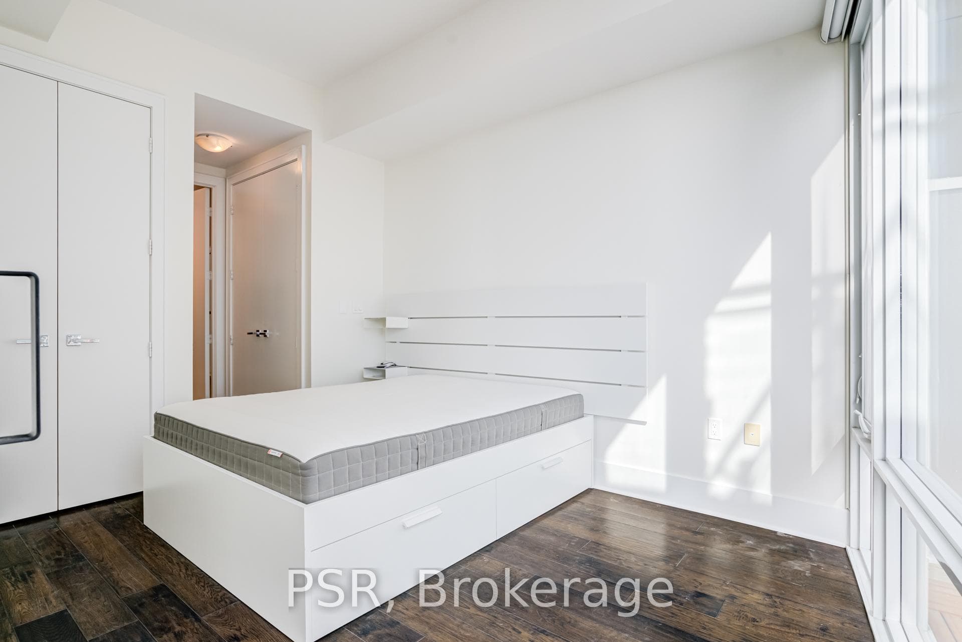 29 Queens Quay Unit 408 photo 14