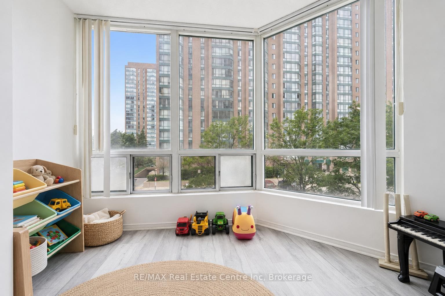 155 HILLCREST Avenue Unit 302 photo 11