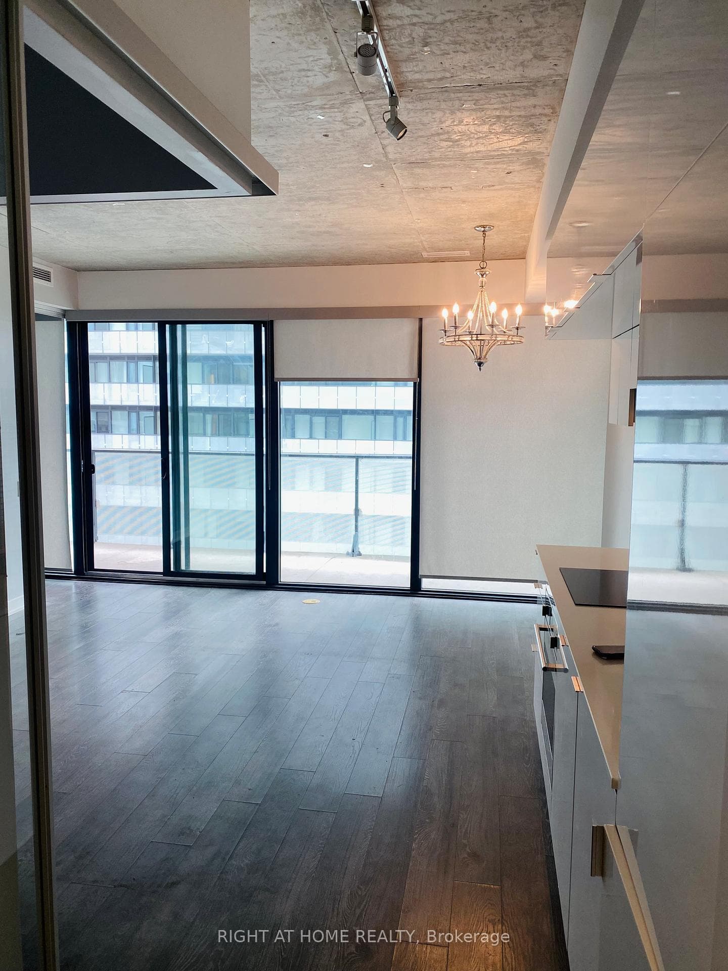 185 Roehampton Street Unit 1502 photo 2