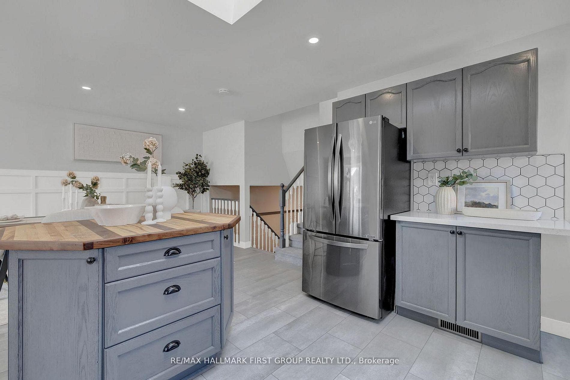 159 Sandringham Drive photo 8