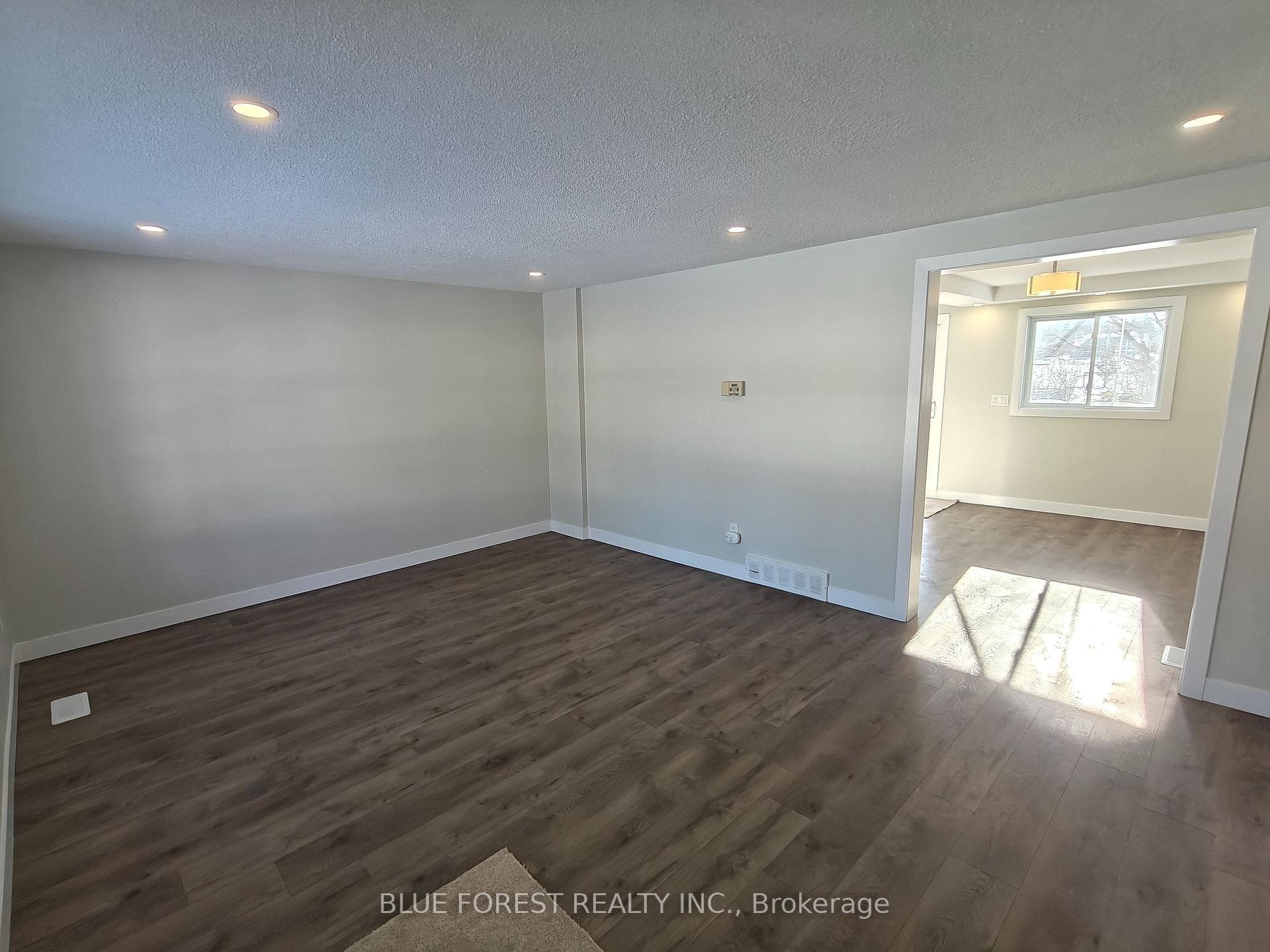 681 Galloway Crescent photo 5