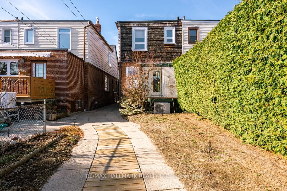 549 Milverton Boulevard photo 35