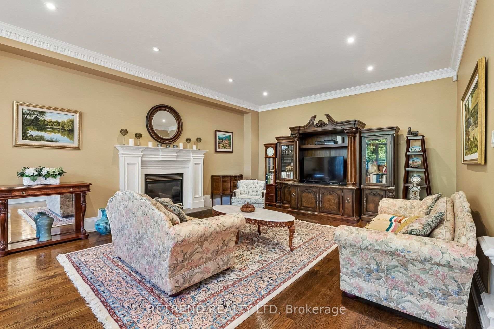 791 Clarence Street photo 10
