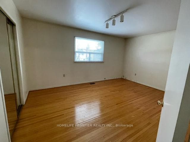 183 Fairholme Avenue photo 8