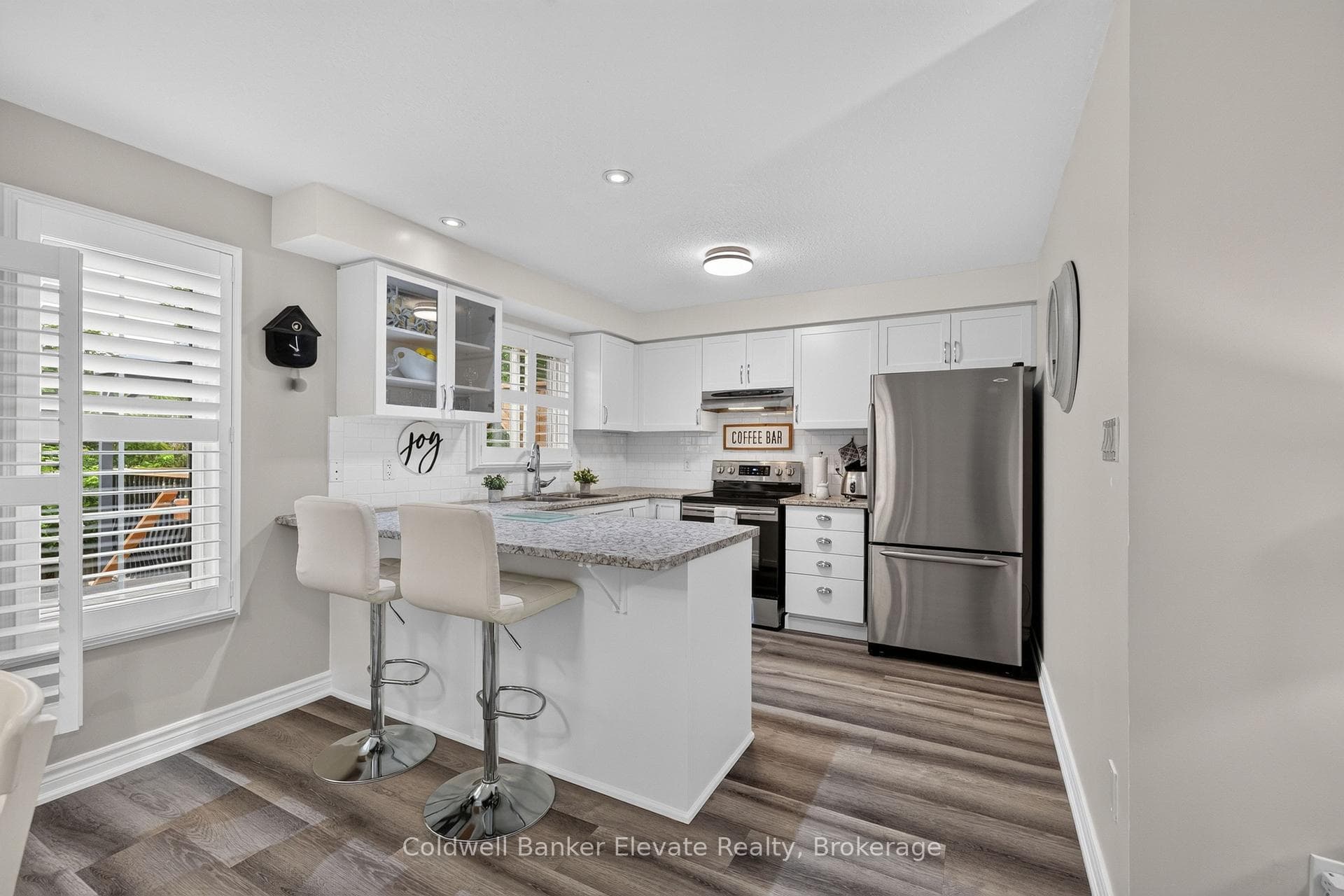 957 Gzowski Street photo 14