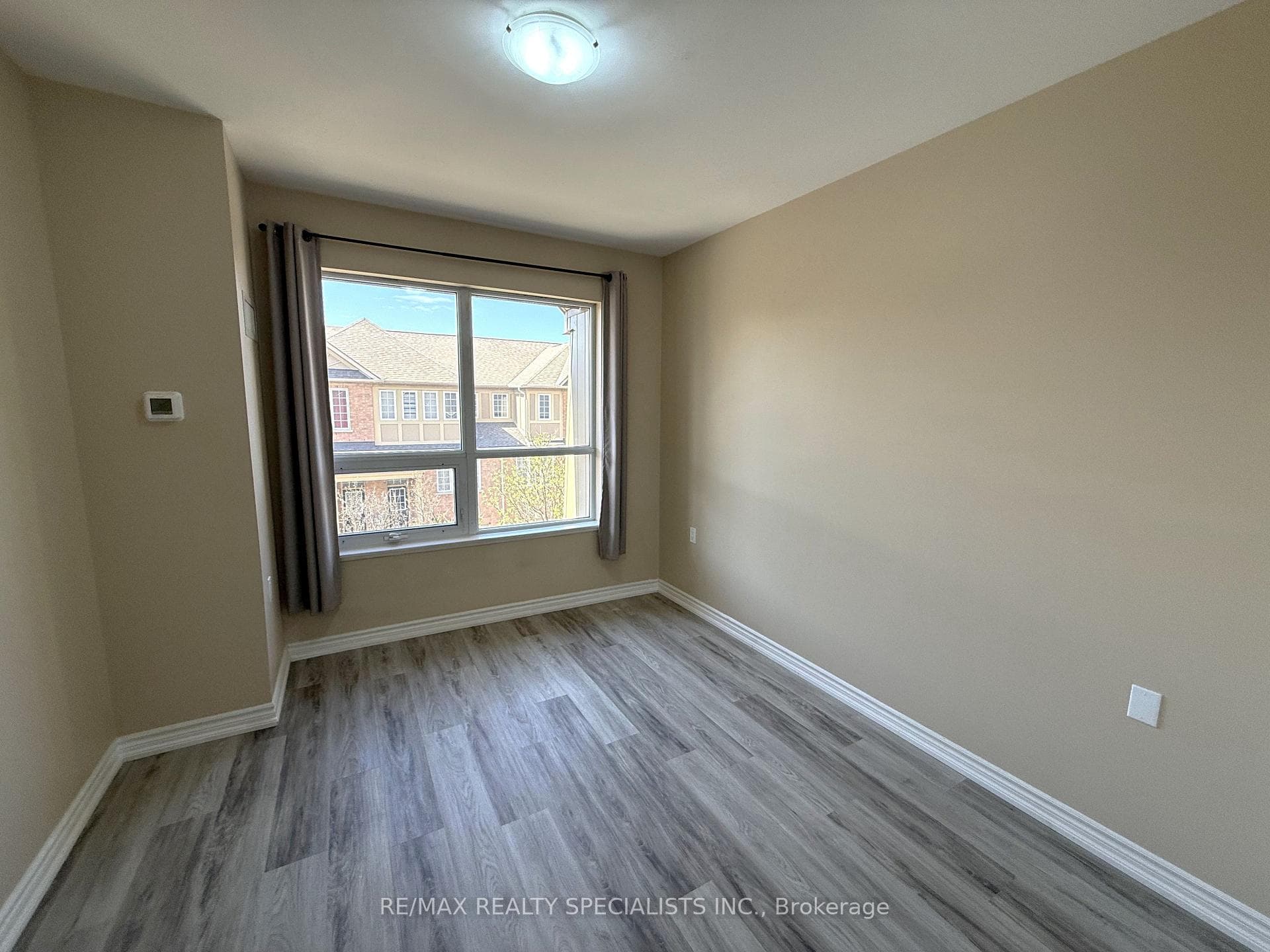 830 Scollard Court Unit 305 photo 25