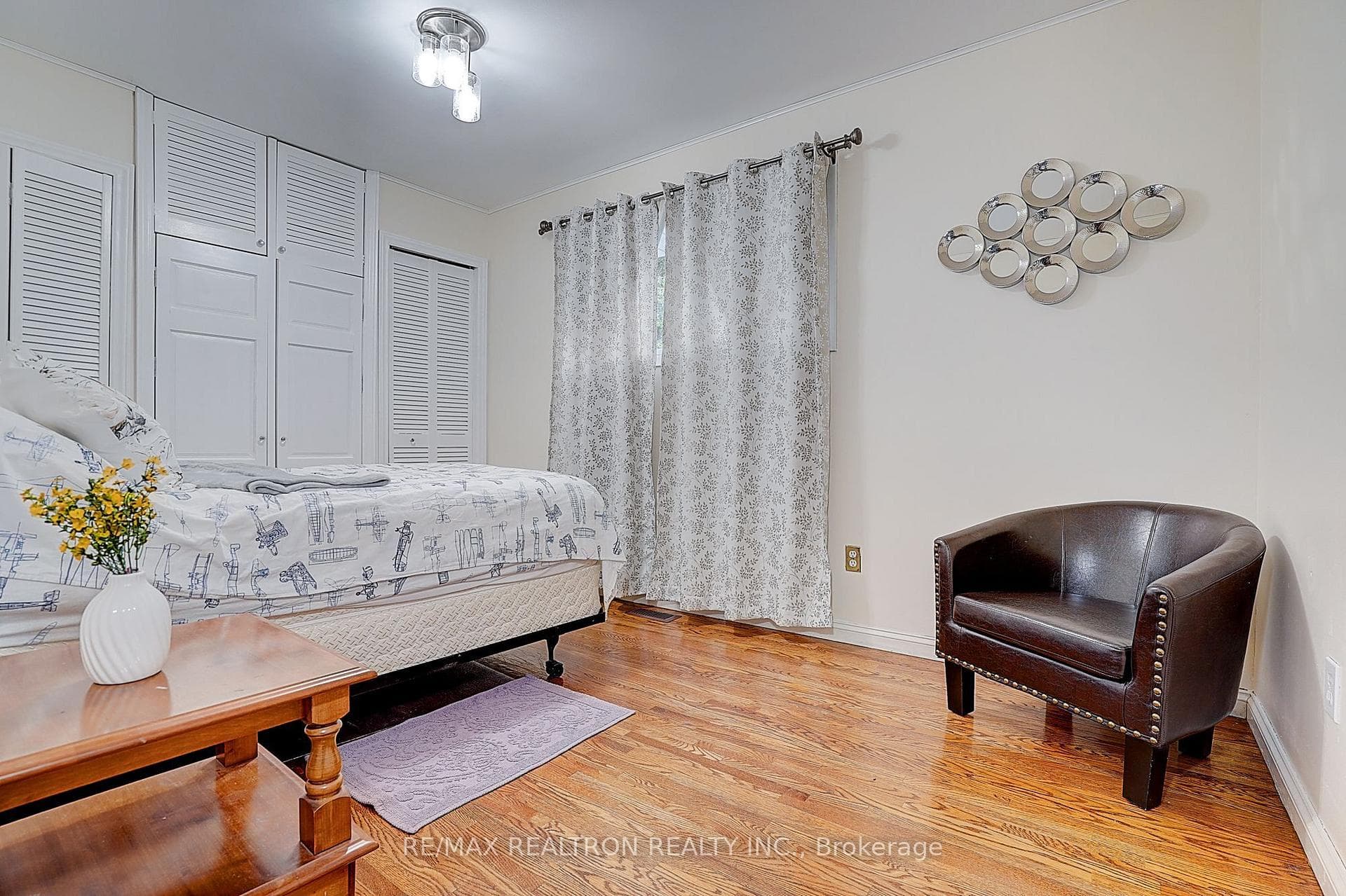 583 Pinewood Street photo 21