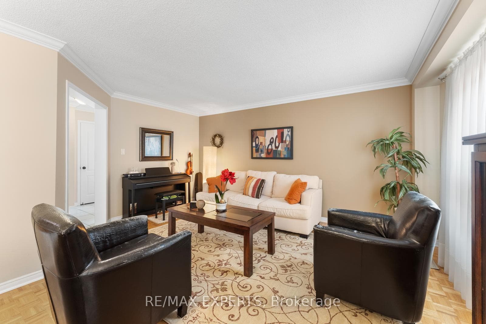 130 Pentland Crescent photo 9