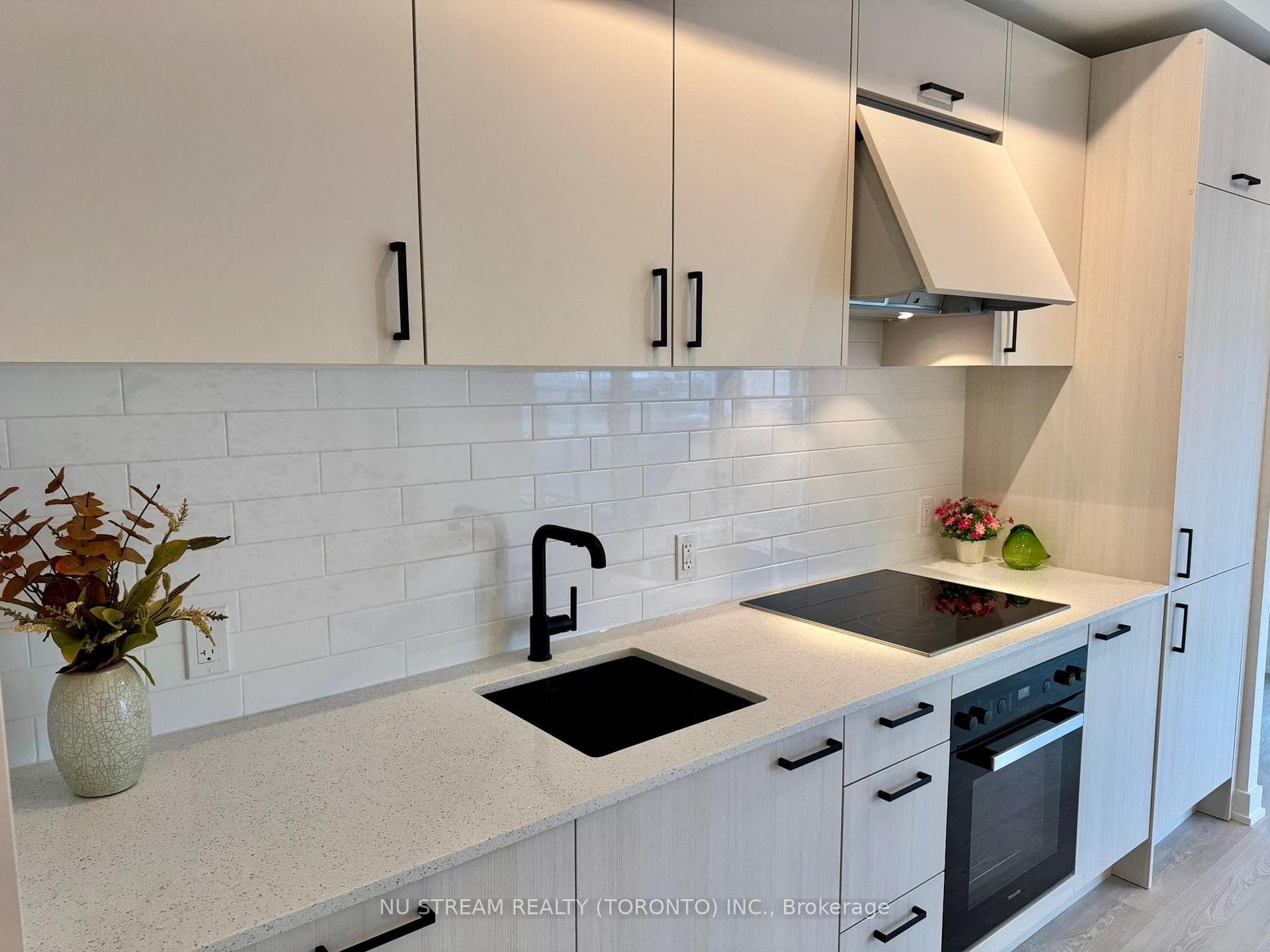 1 Quarrington Lane Unit 1212 photo 3