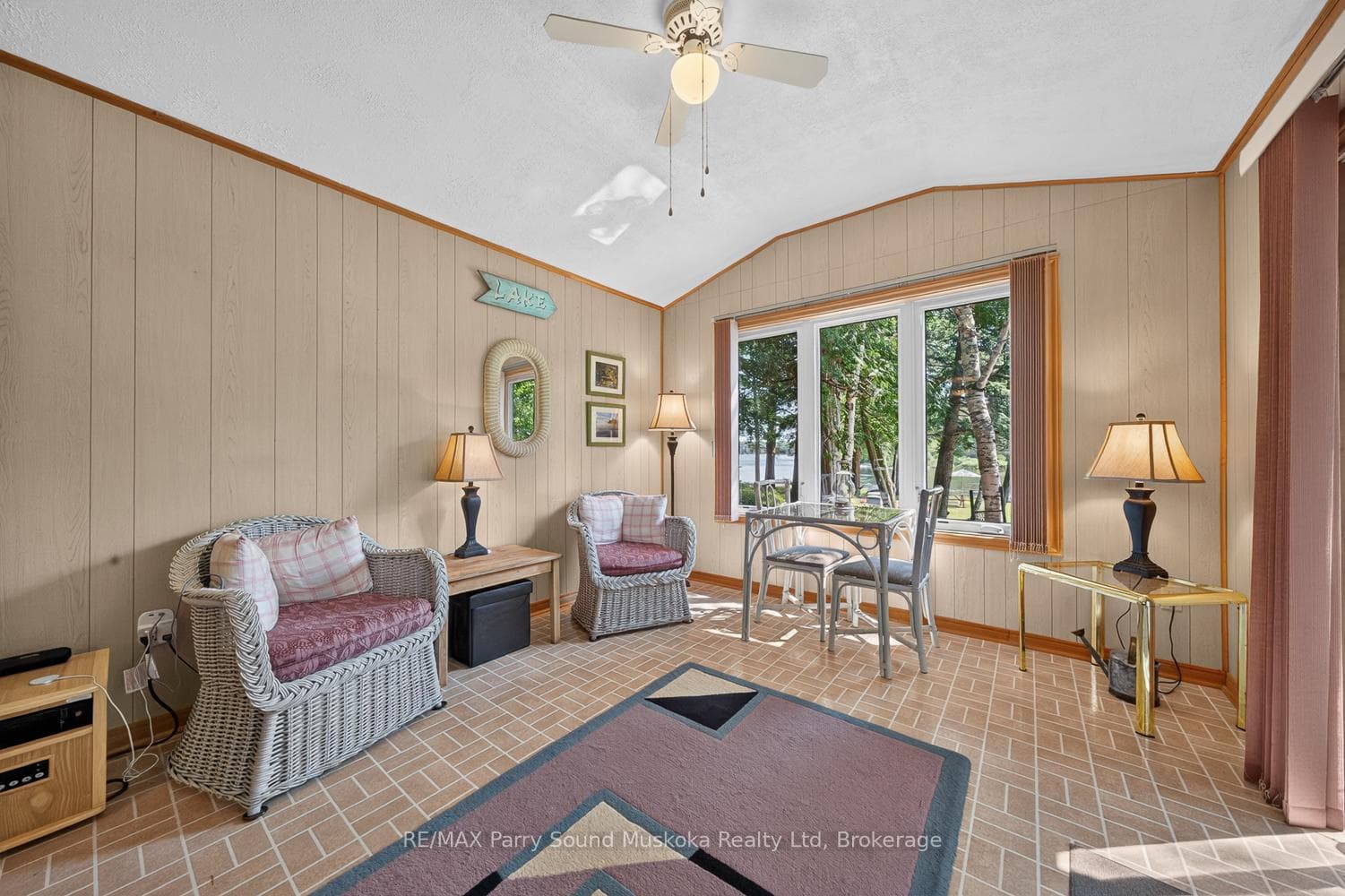 101 Chain of Lakes Road photo 18