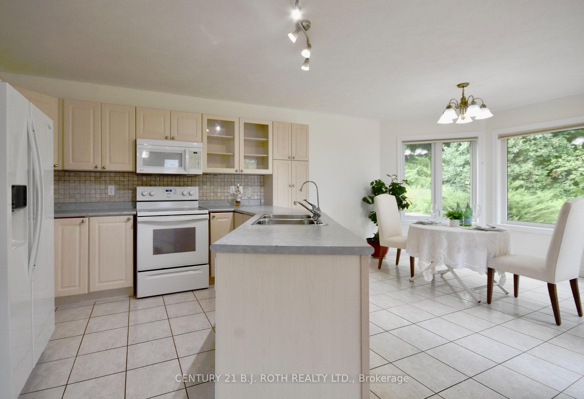40 Marchand Drive photo 9