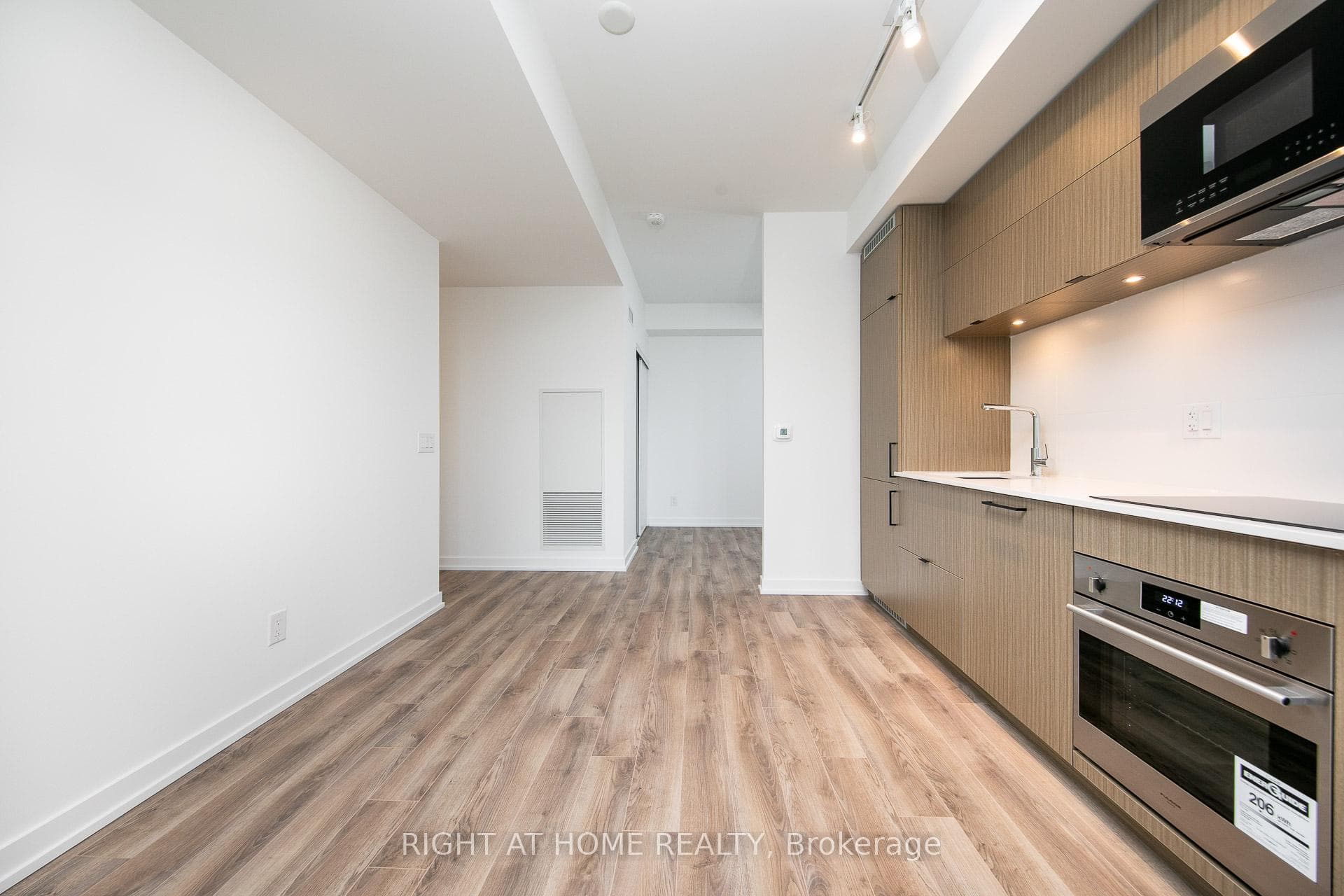 20 Edward Street Unit 1819 photo 5
