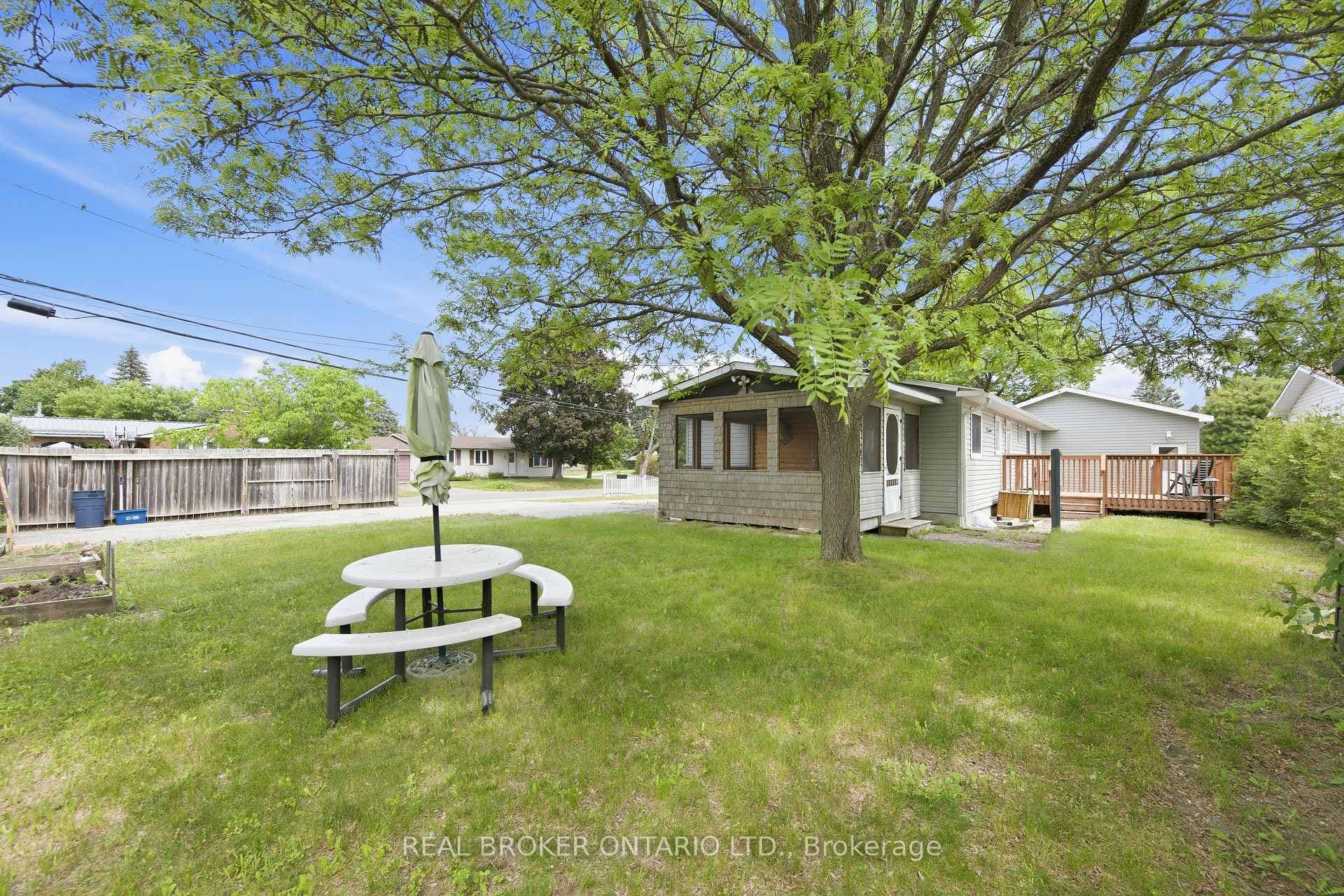606 Lydia Street photo 49