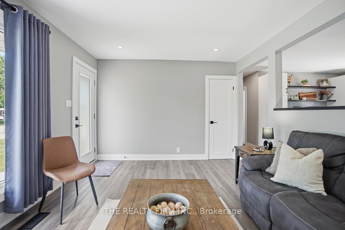 187 Byron Street photo 7