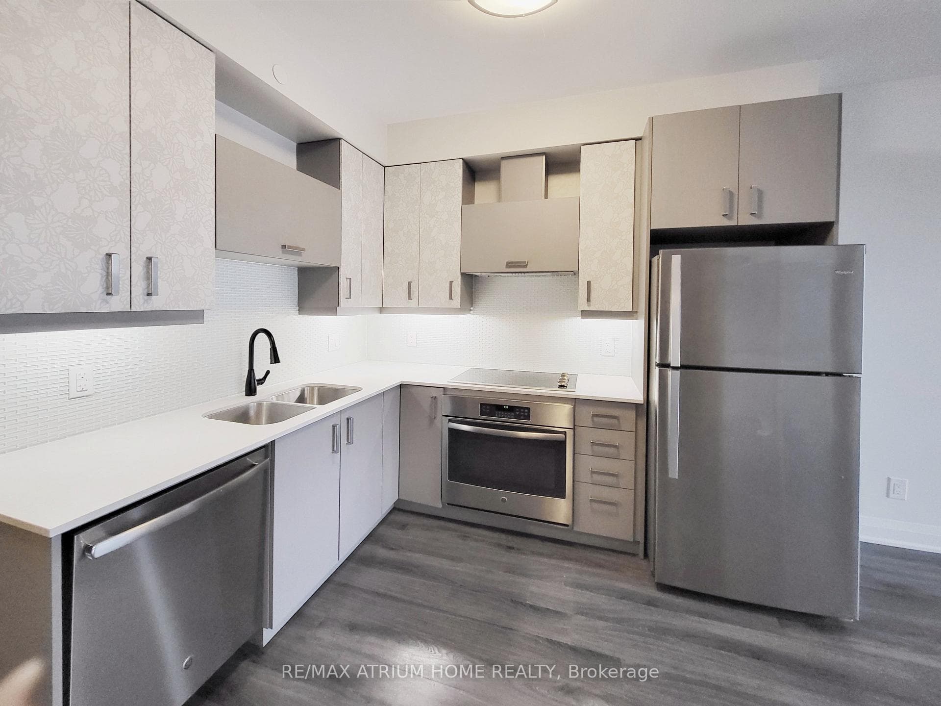 28 Uptown Drive Unit 608 photo 2