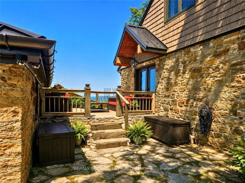 665 RIDGE Road photo 9