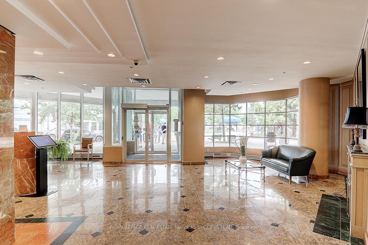 251 Queens Quay W Quay Unit 801 photo 2