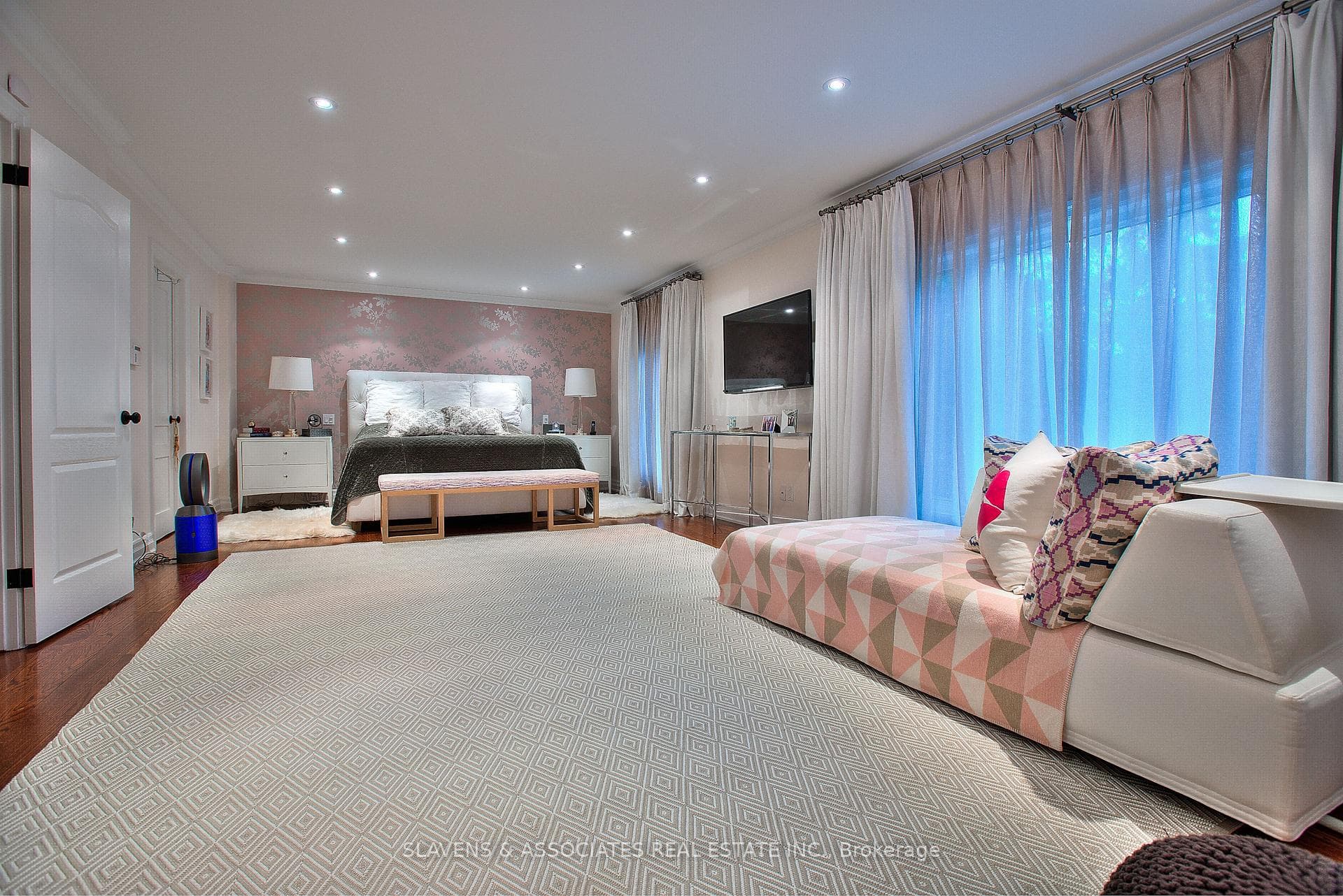 108 Yonge Boulevard photo 14