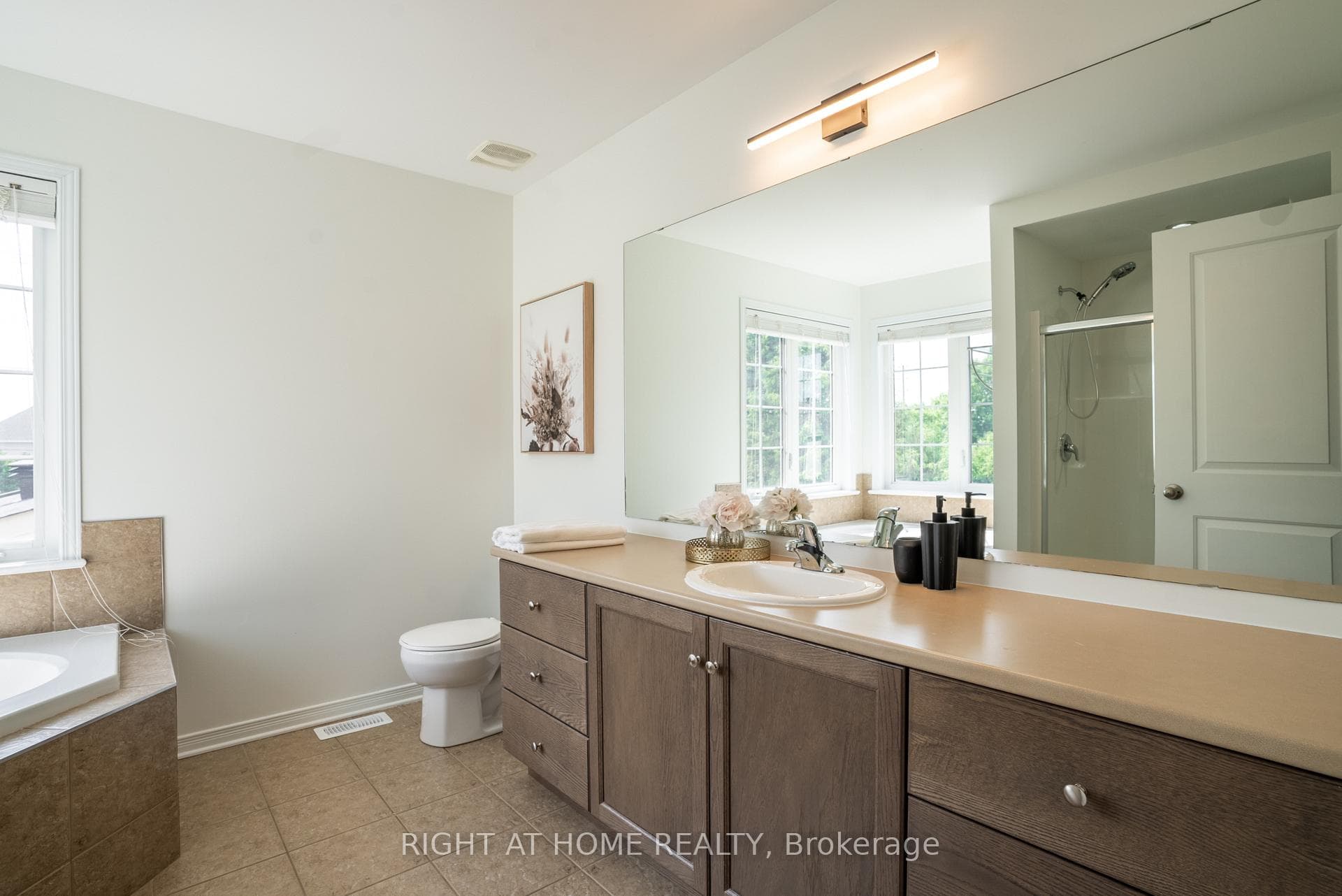 106 Sunita Crescent photo 27