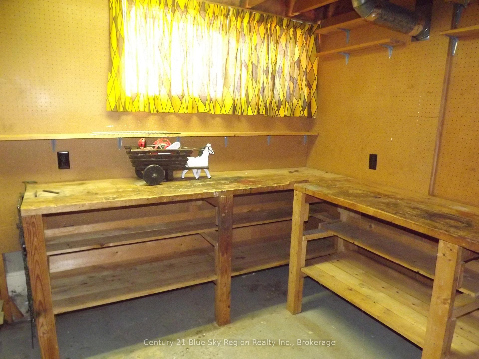 76 Strathcona Drive photo 18