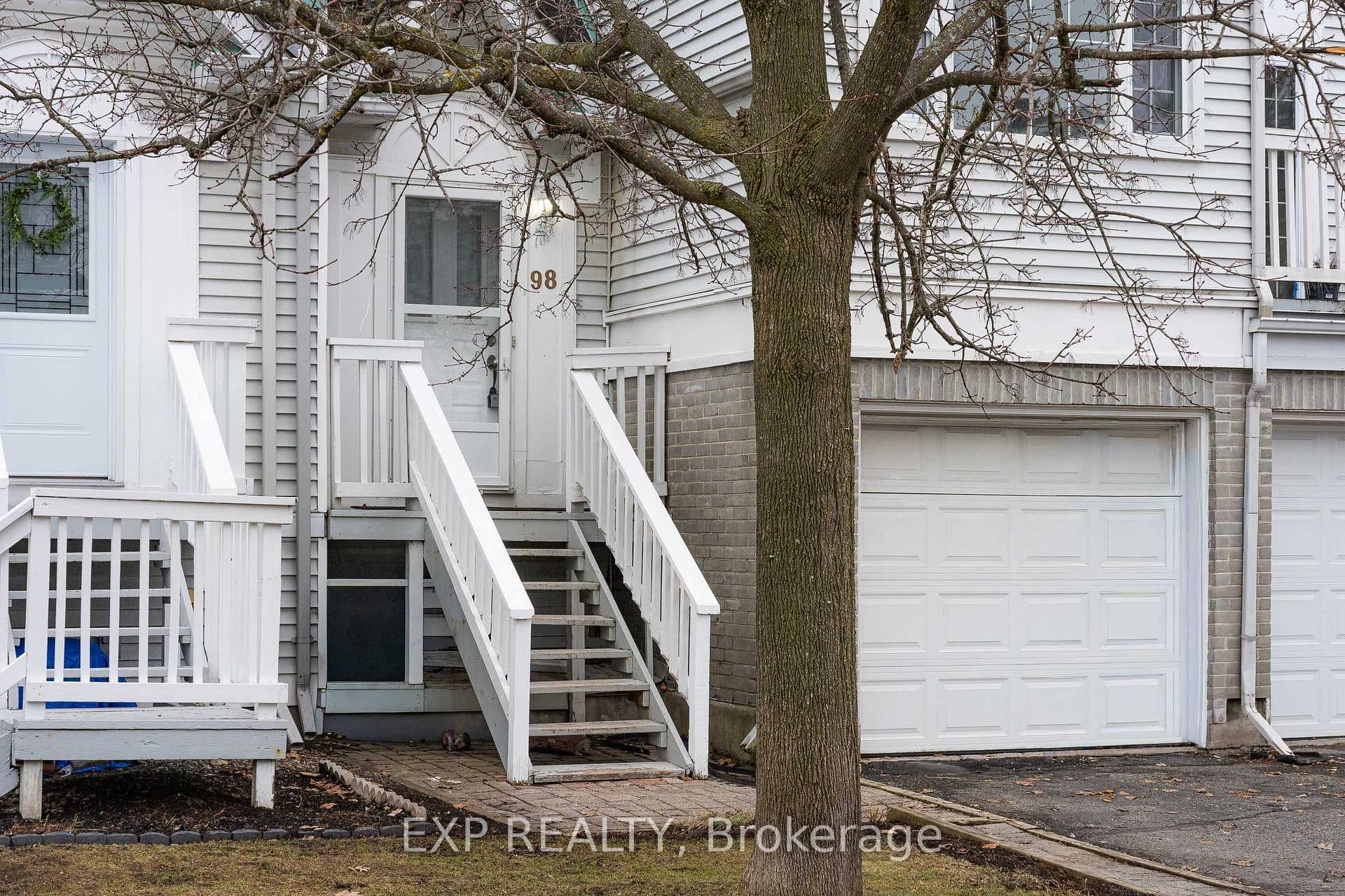 98 Castlegreen Private photo 2