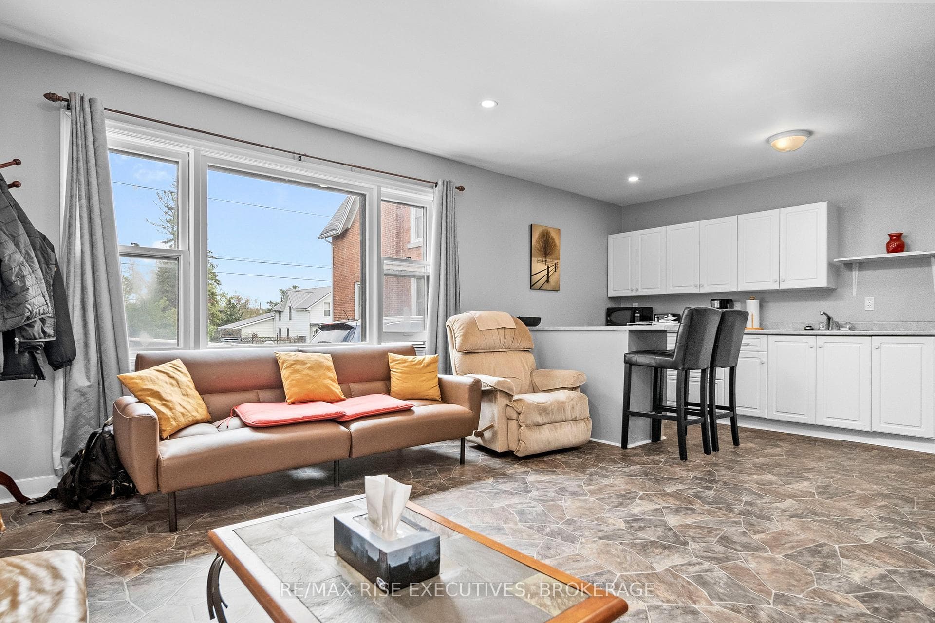89 DUNDAS Street photo 10