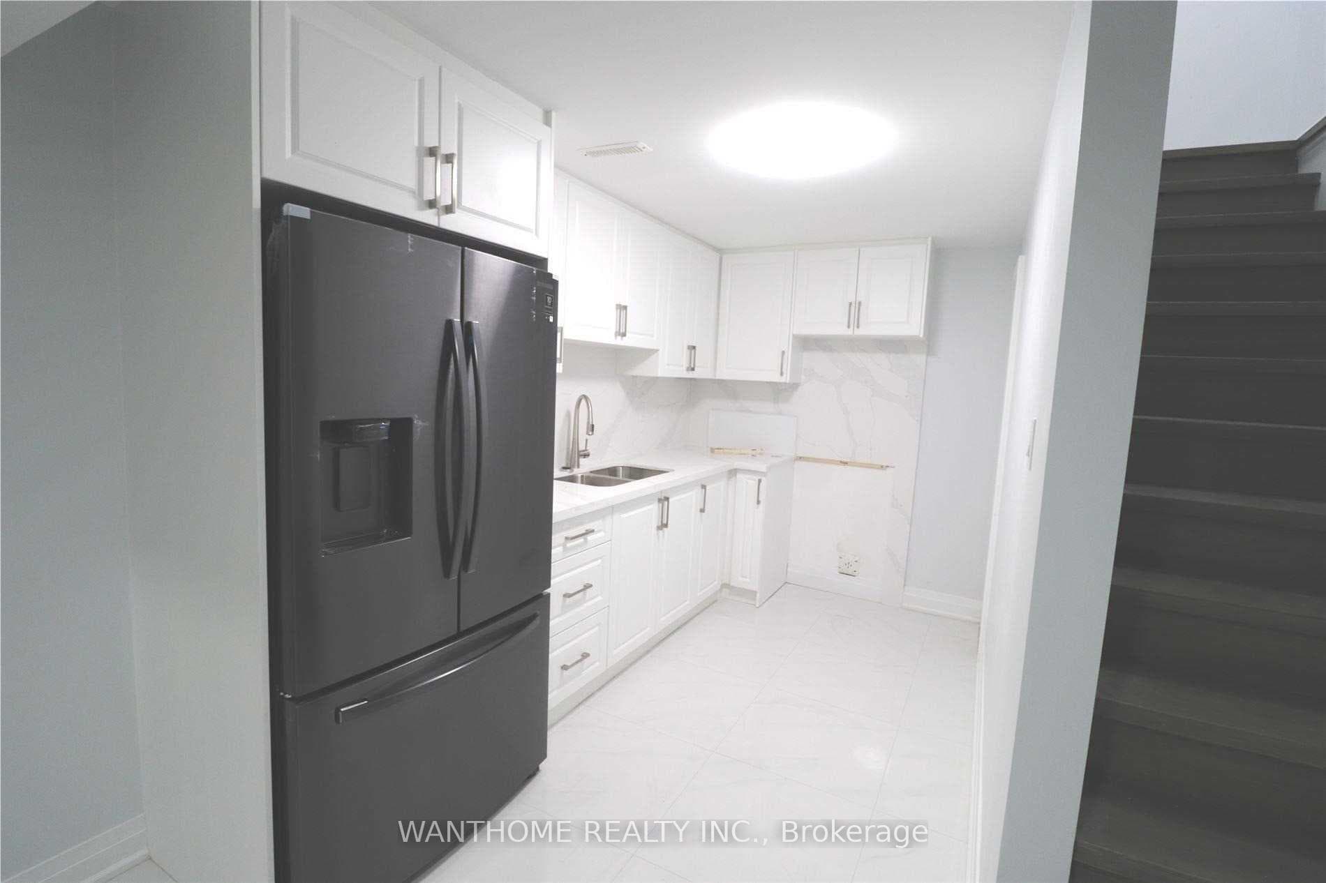 688 Village Parkway photo 2