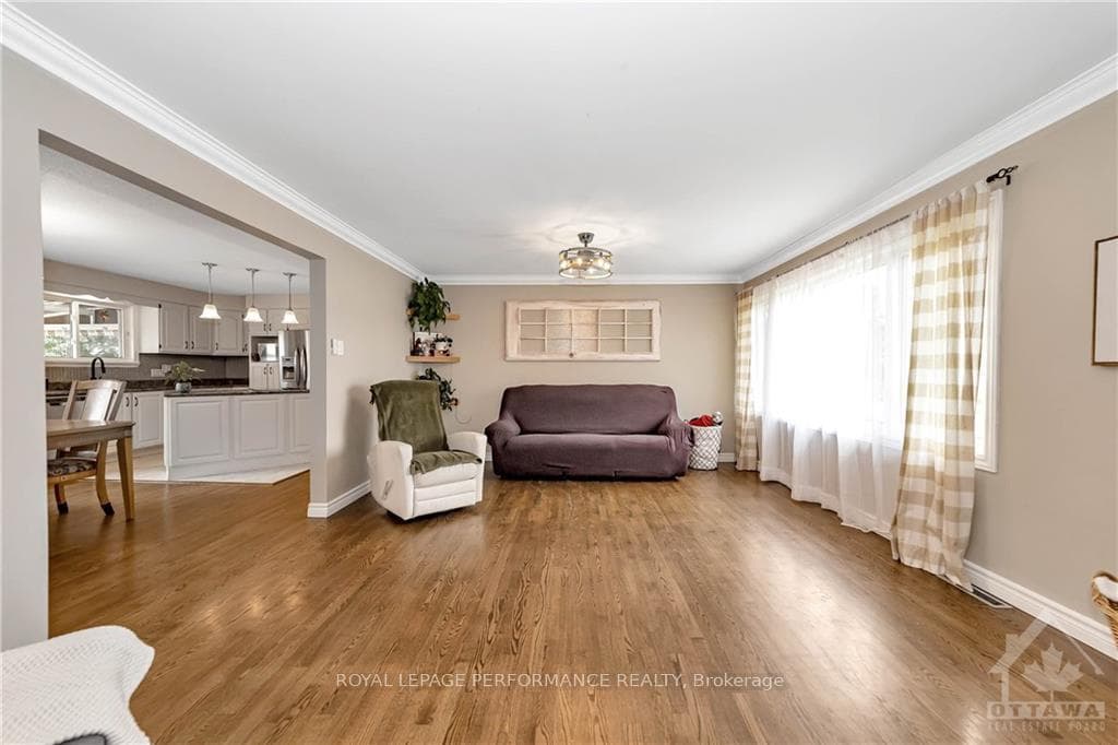 3245 CHAMPLAIN Street photo 5