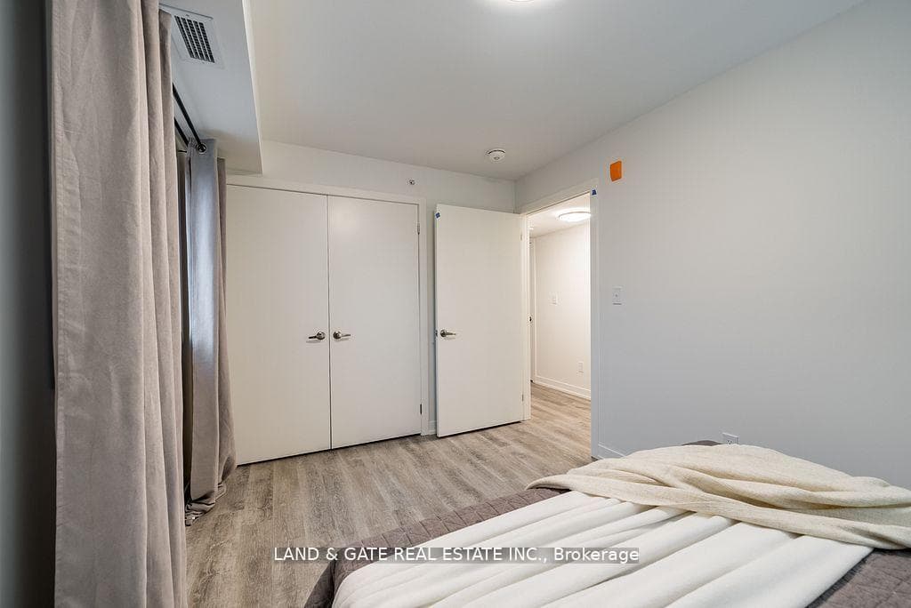976 Simcoe Street Unit 201 photo 13