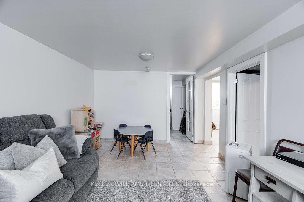 380 Avondale Road photo 15