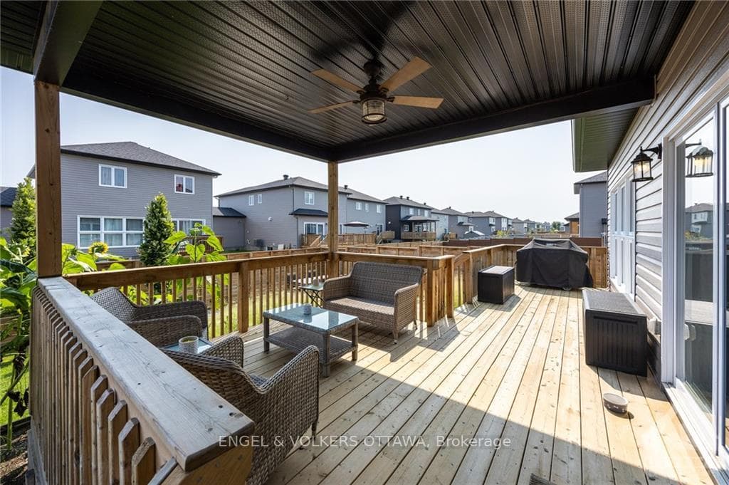 204 SUNSET Crescent photo 26