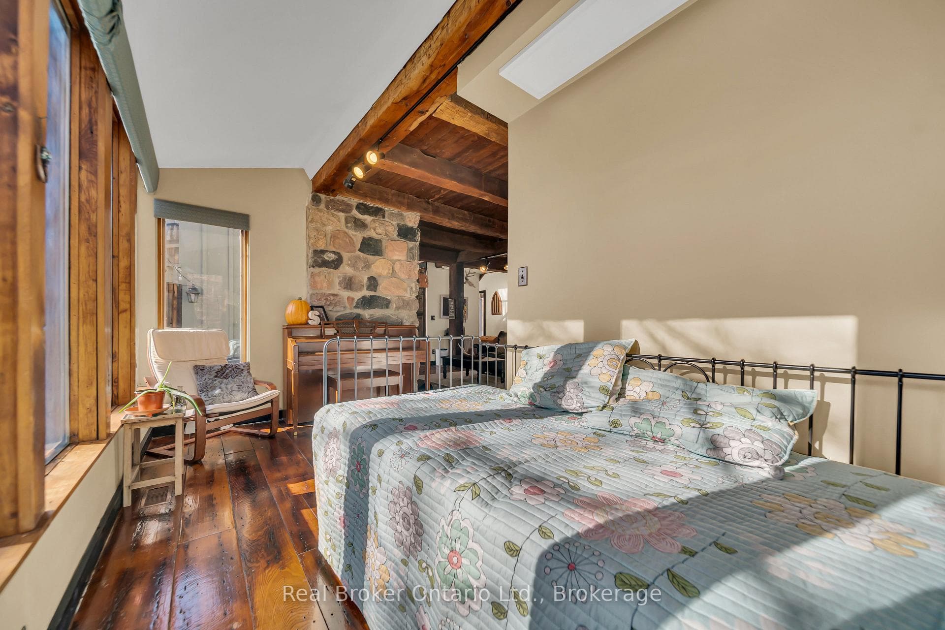 4766 Hyndman Drive photo 10