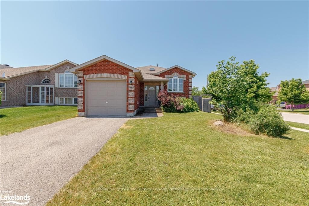 111 SELINE Crescent photo 3