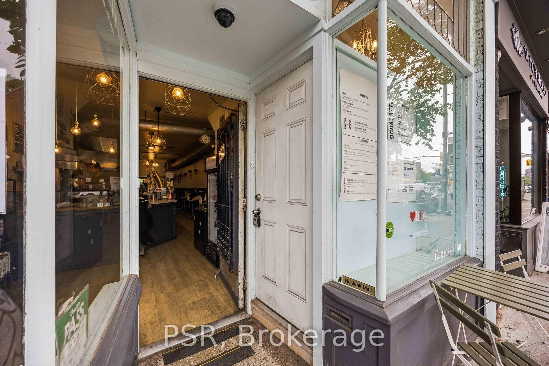 671 St. Clair Avenue photo 4
