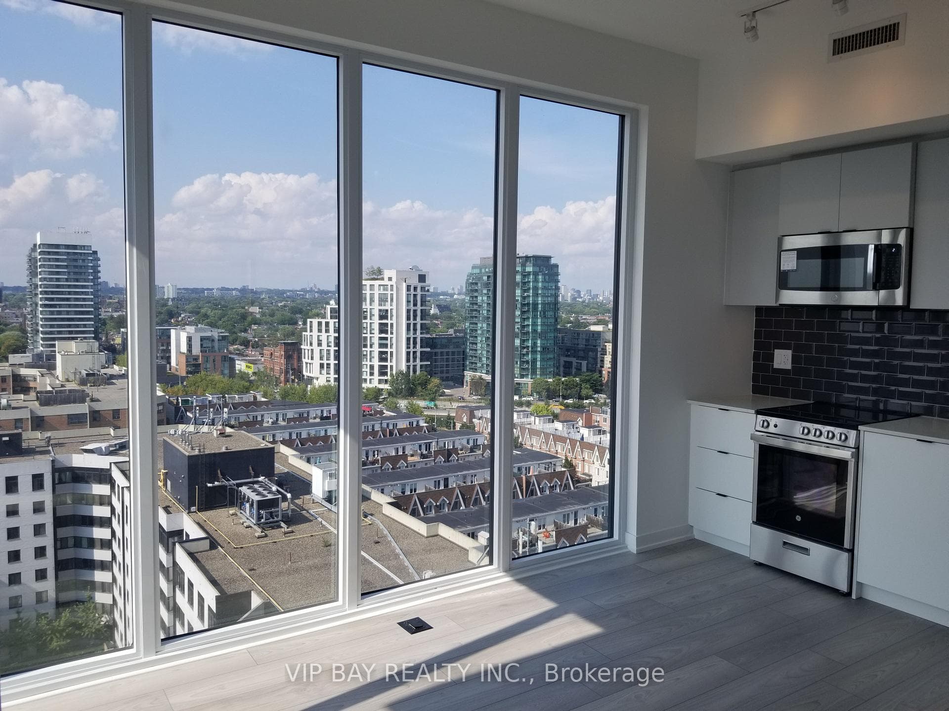 285 Dufferin Street Unit 1220 photo 4