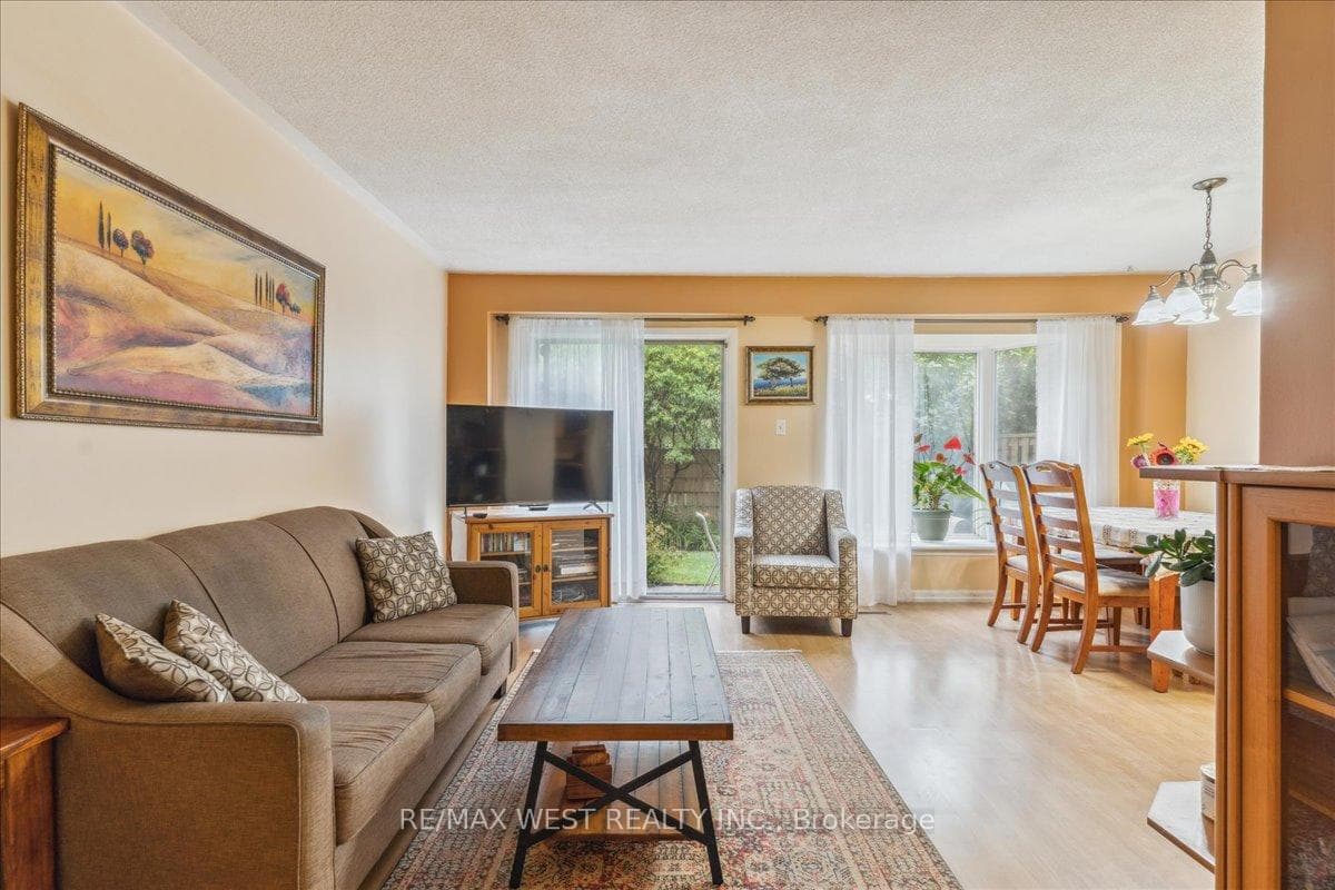 1485 Gulleden Drive Unit 6 photo 2