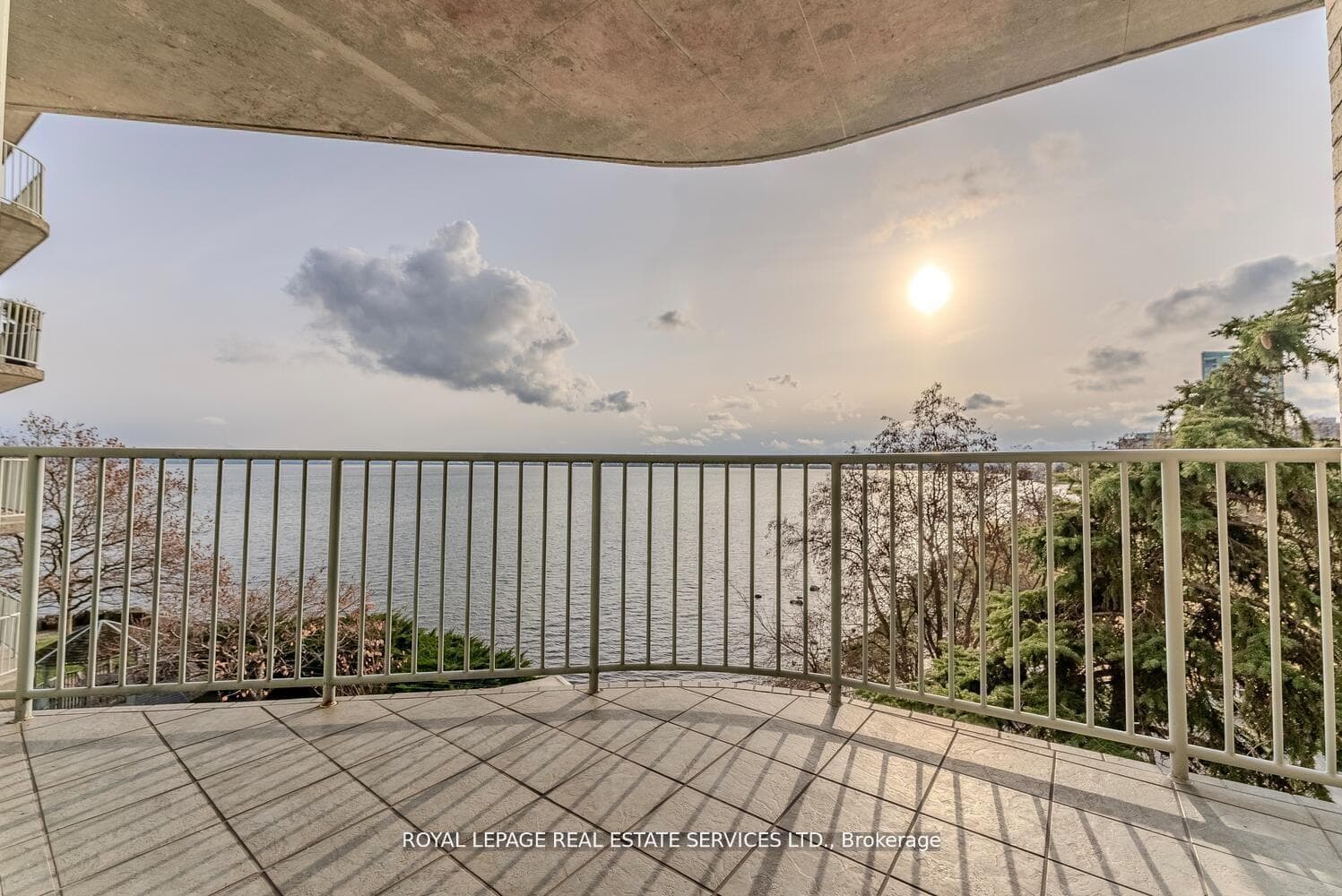 2190 Lakeshore Road Unit 301 photo 22