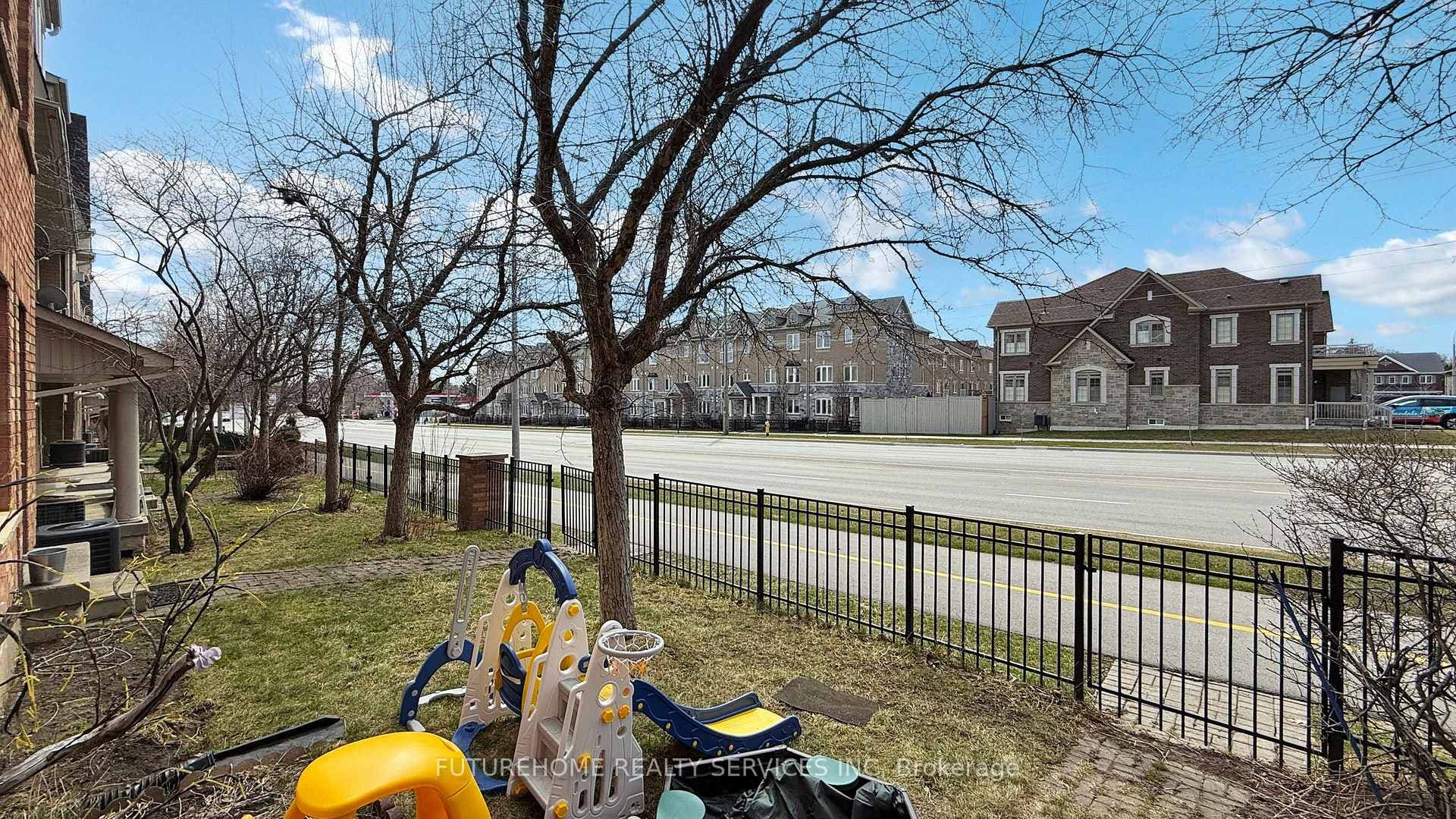 83 Sprucedale Way photo 39