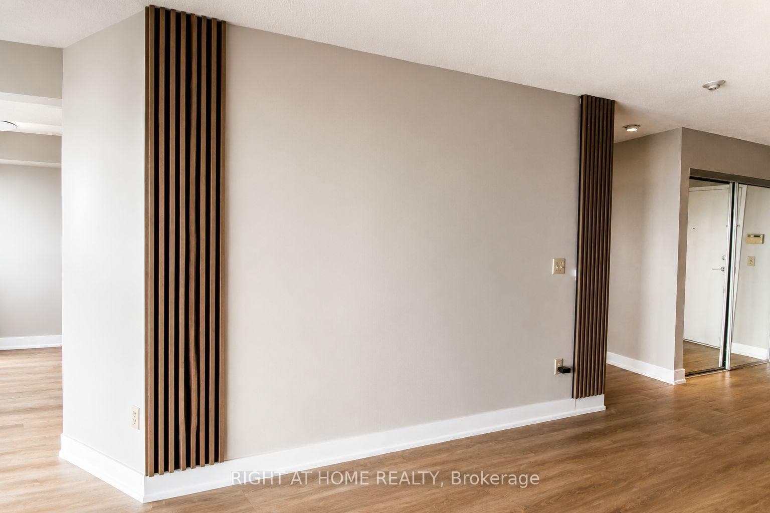 325 Webb Drive Unit 1811 photo 11