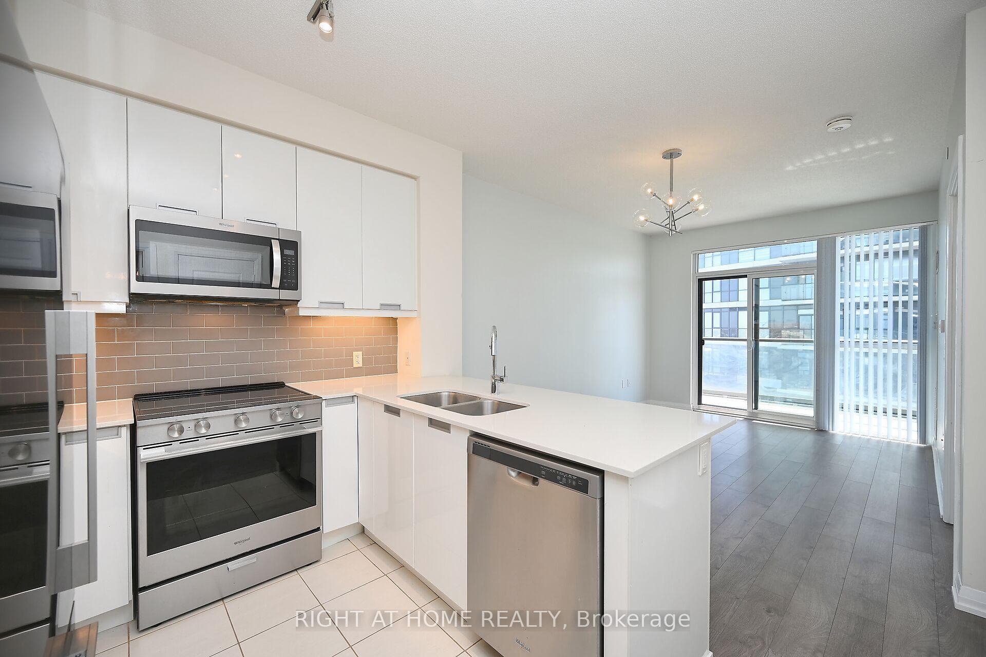 35 WATERGARDEN Drive Unit 516 photo 10