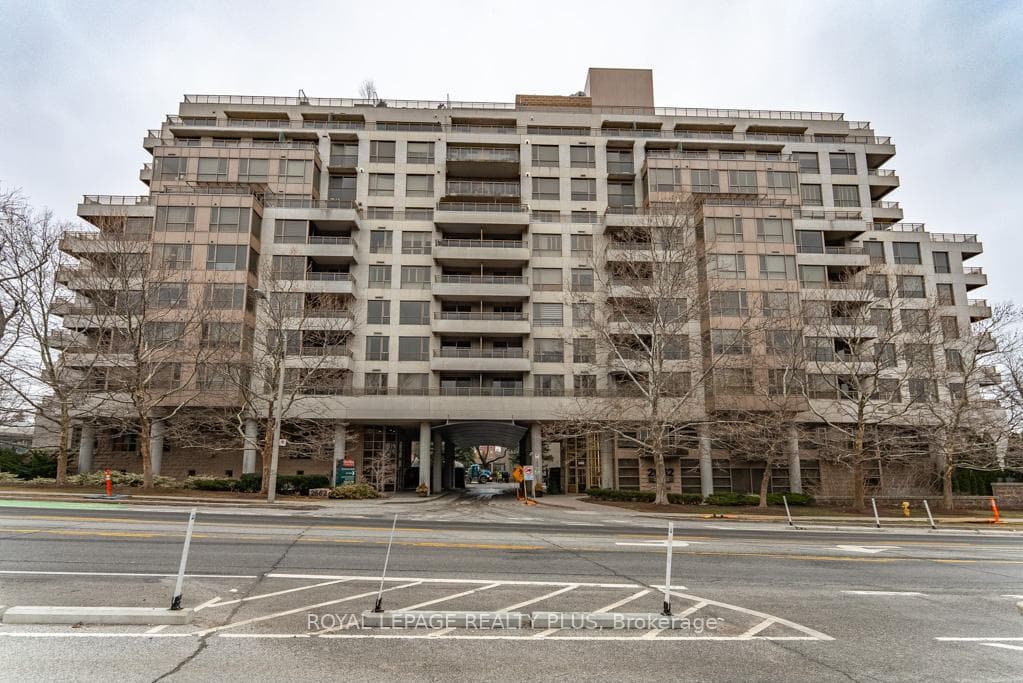 2662 Bloor Street Unit 609 photo 1