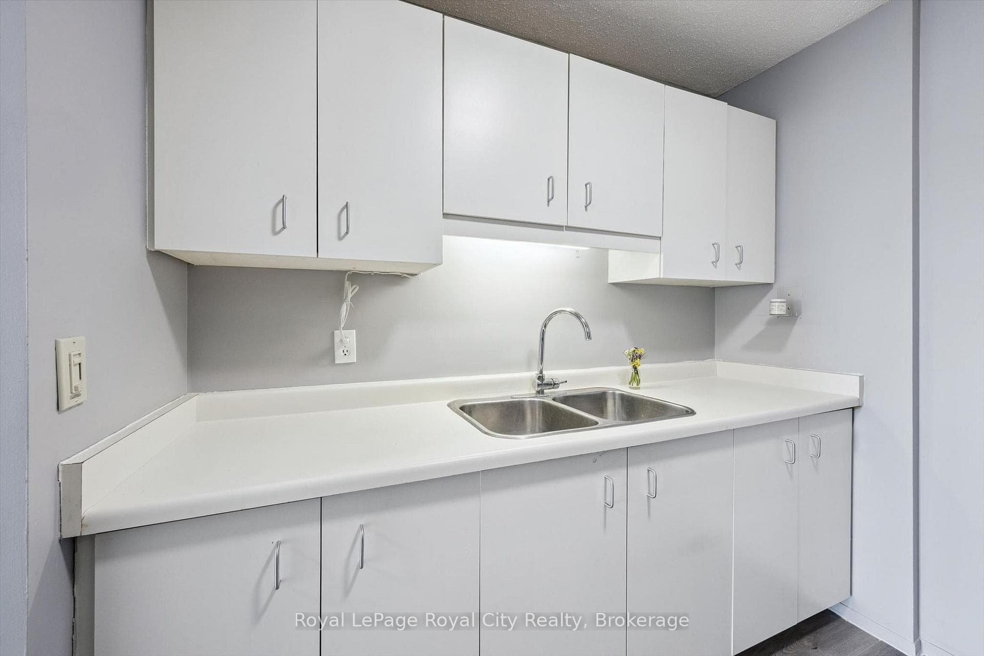 358 Waterloo Avenue Unit 606 photo 9