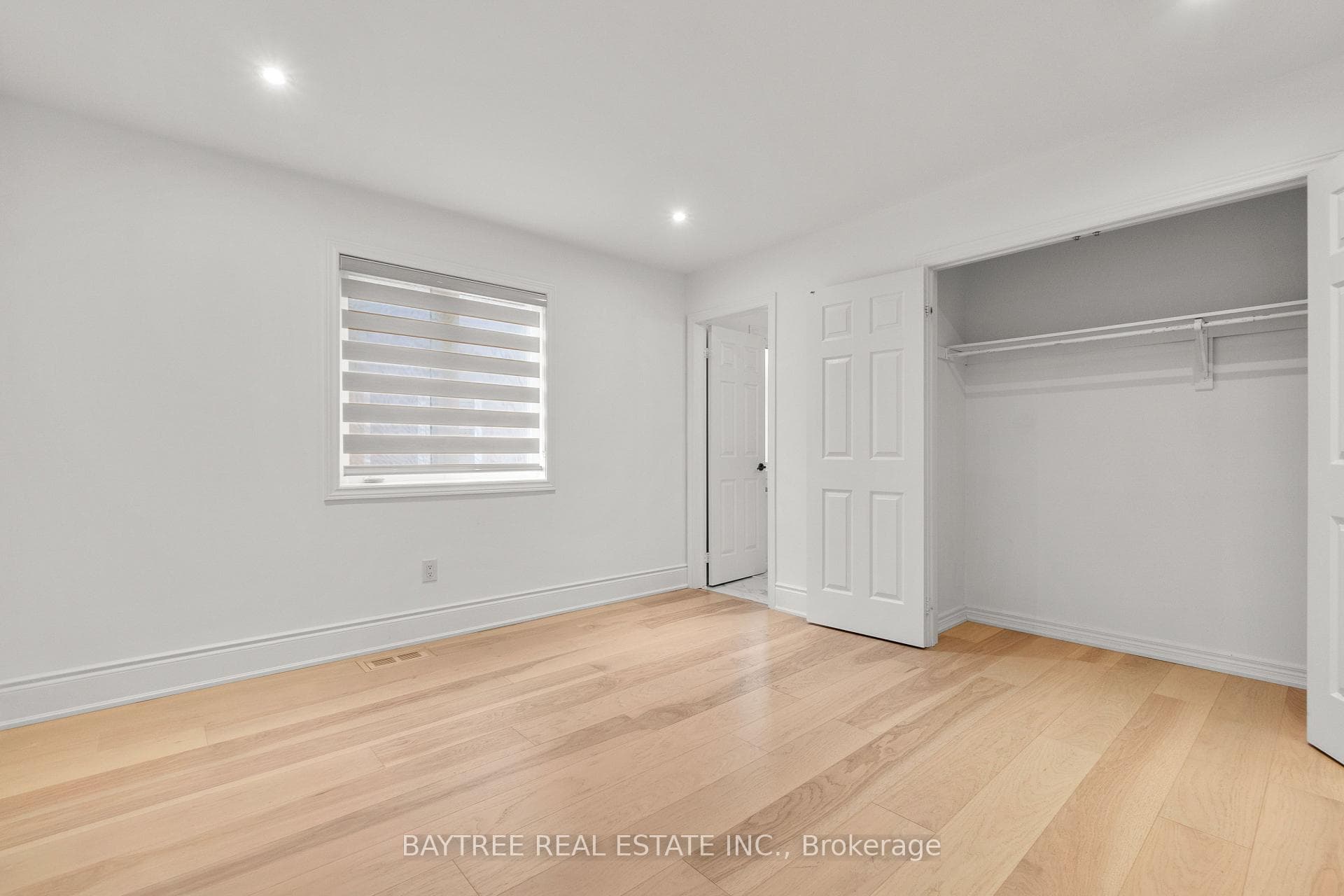 162 Bathurst Glen Drive photo 17