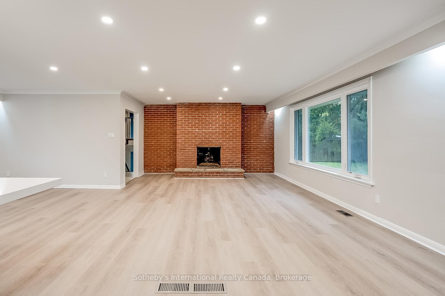 272 Pinehurst Drive photo 3