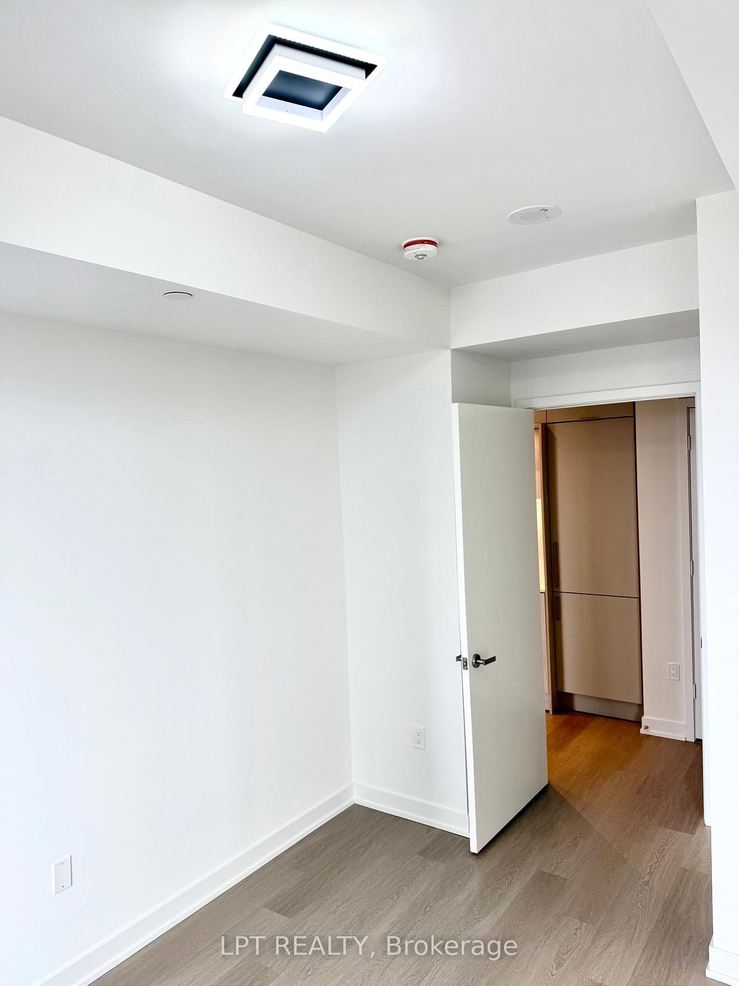 448 Burnhamthorpe Road Unit 1201 photo 13