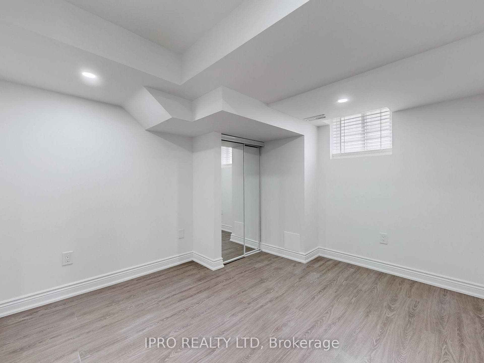 18 Larande Court Unit 2 photo 11